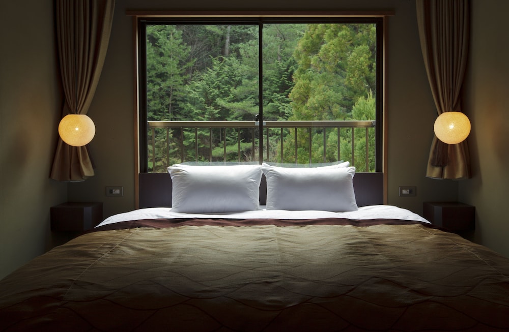 Suite (Japanese-Western Style, Open-Air Bath) photo 2