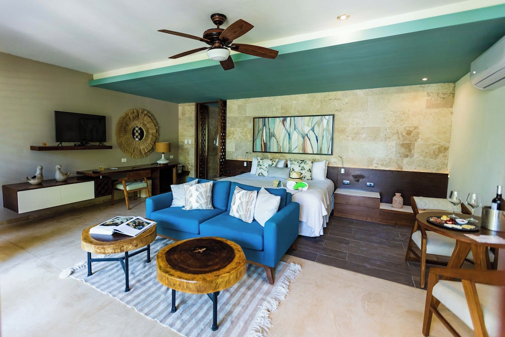Superior Room, Pool View