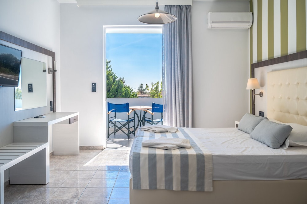 Studio, 1 Bedroom, Smoking, Kitchen
