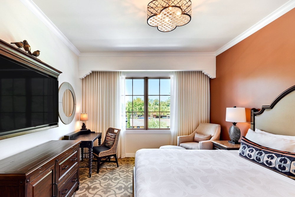 Room, 1 King Bed (Mobility Accessible, Tub)