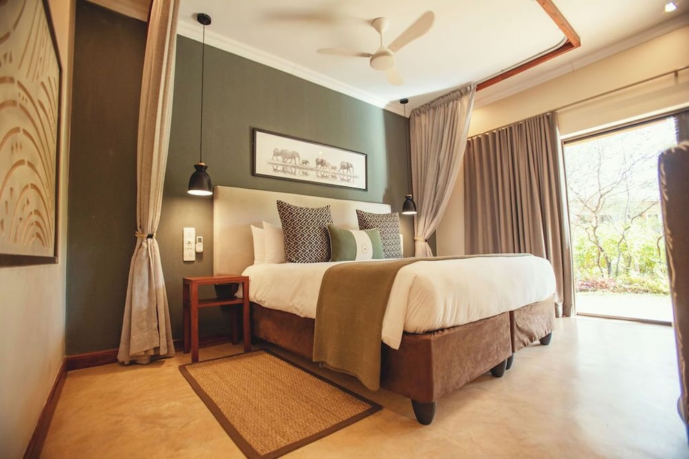 Luxury Double or Twin Room photo 3