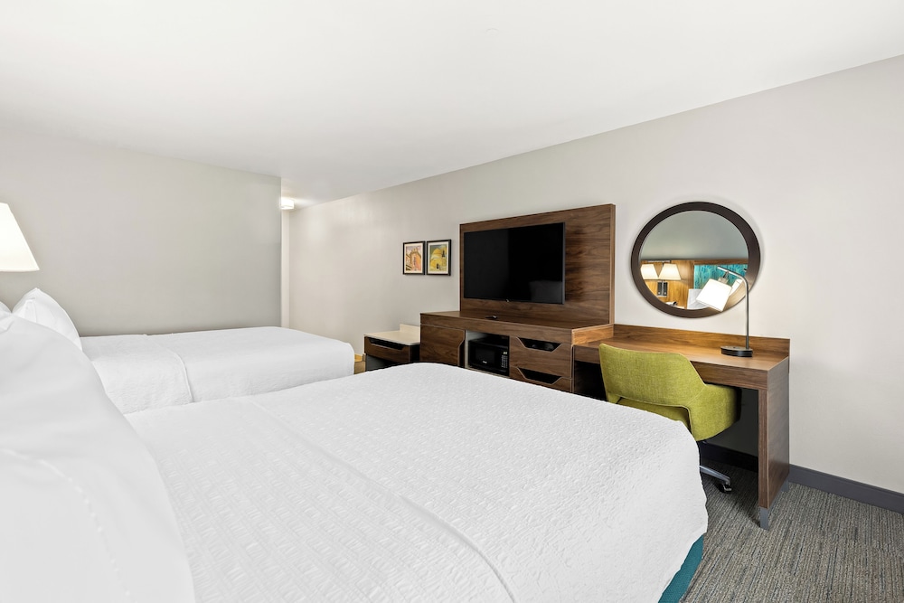 Room, 2 Queen Beds, Accessible, Non Smoking (Hearing) - Photo 1