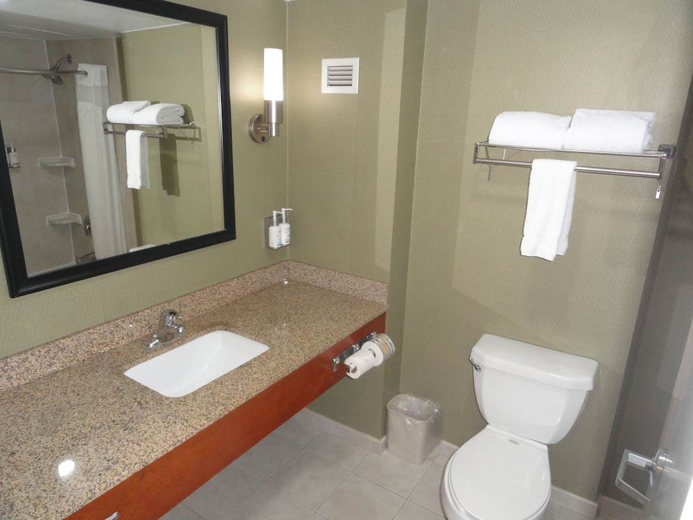 Standard Room, 2 Queen Beds - Photo 9