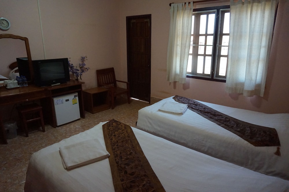 Standard Twin Room with Bathtub photo 1