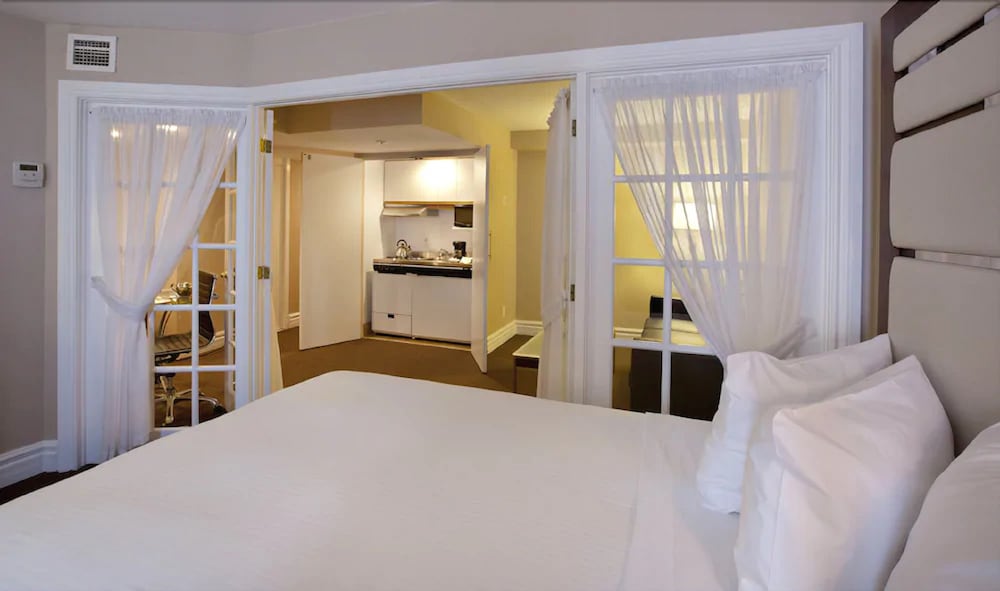 Executive Suite - Photo 9