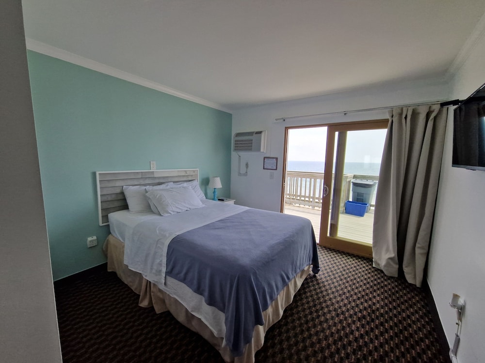 Single Room, 1 Queen Bed, Ocean View photo 3