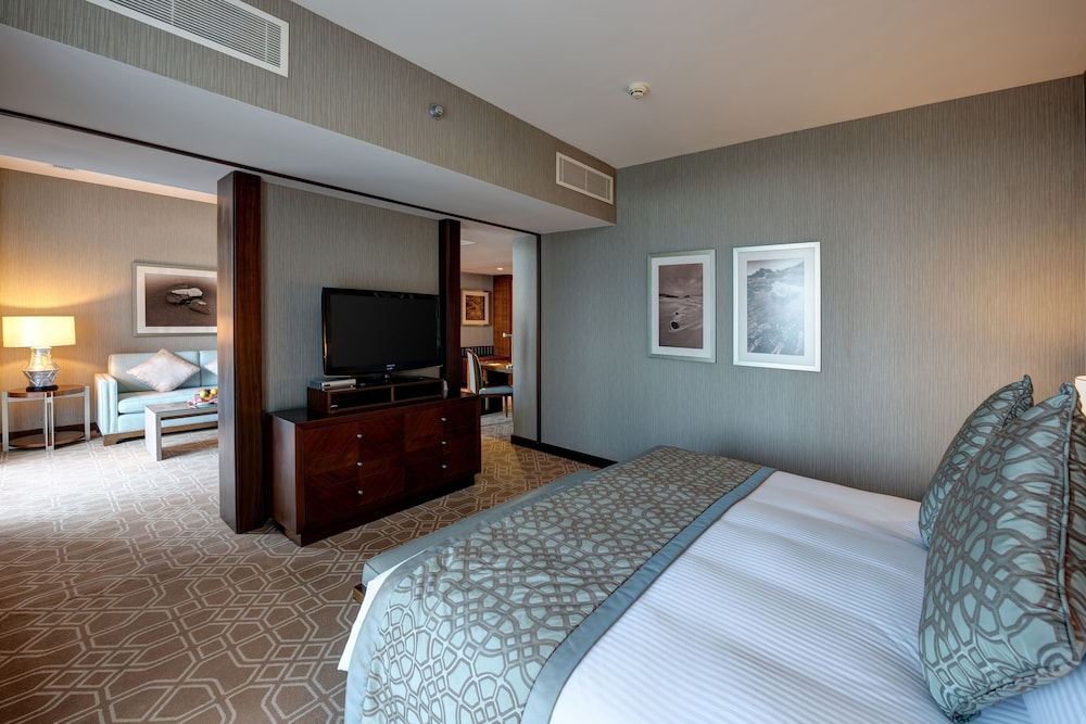 Junior Suite, 1 King Bed, Balcony photo 1