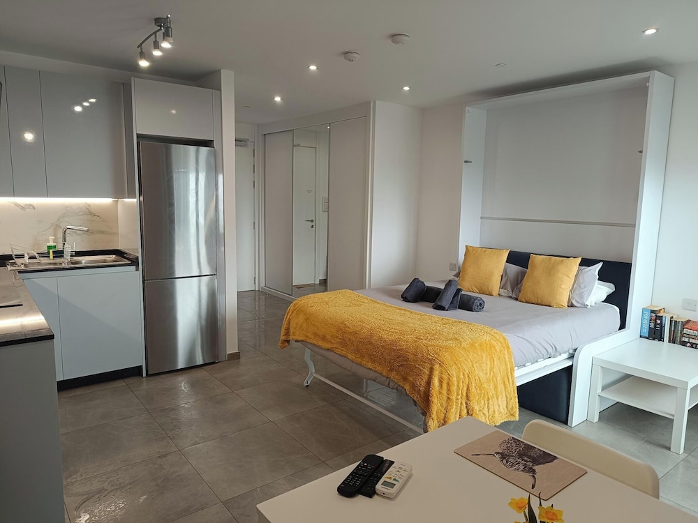 Comfort Studio, 1 King Bed, Balcony, Sea Facing