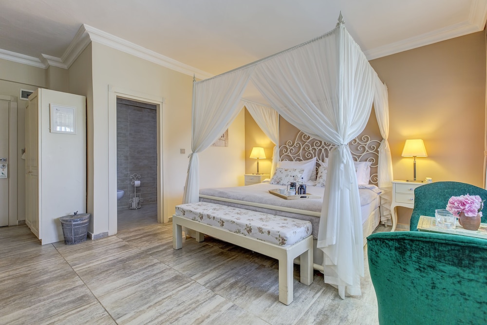 Double Room, Balcony, River View photo 3