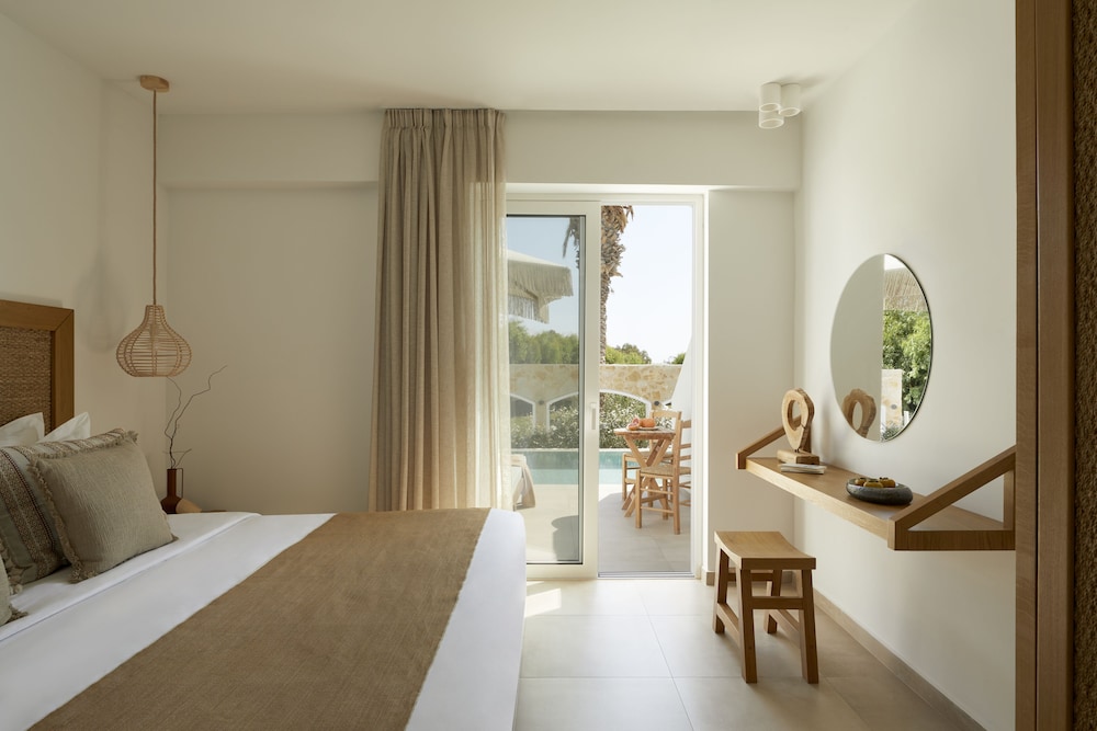 Superior Room with Shared Pool
