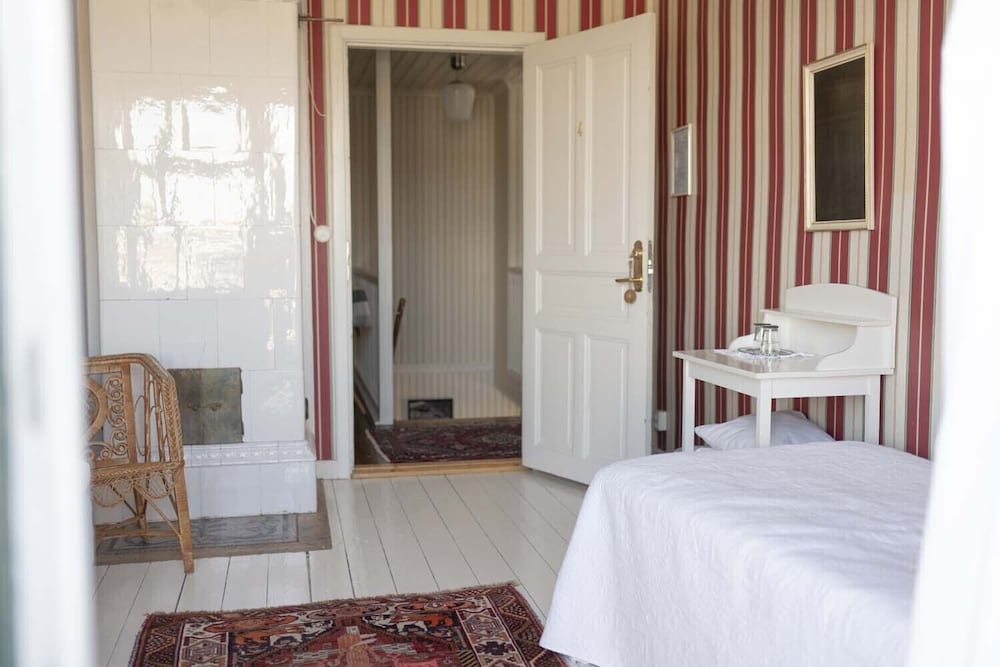 Twin Room, Balcony (Shared bathroom) photo 1