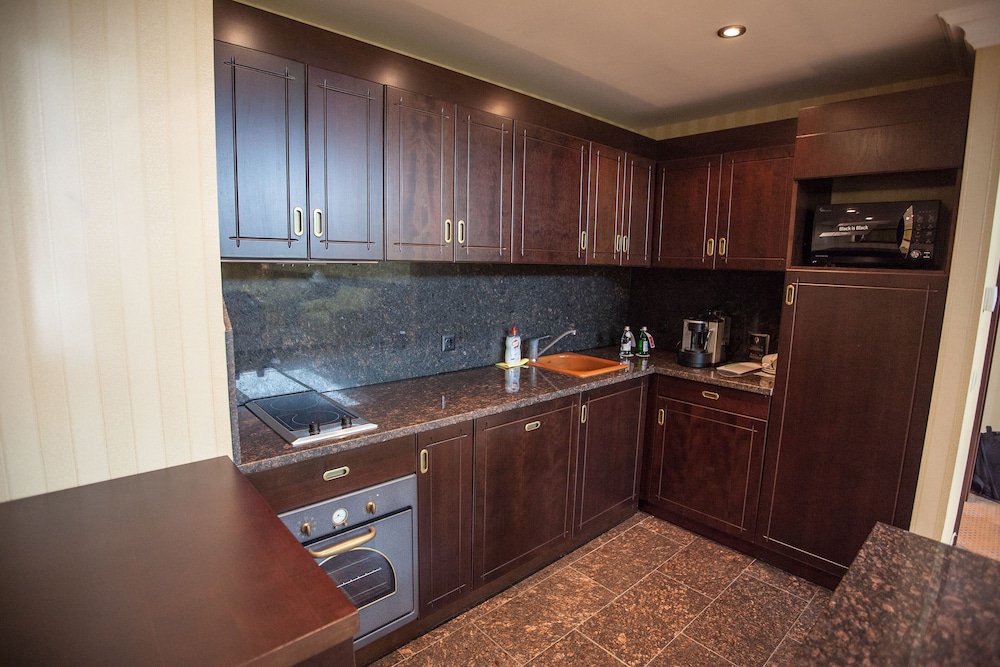 Suite, 2 Bedrooms, Kitchenette thumbnail 6