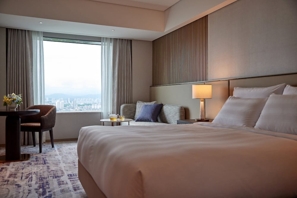 Deluxe Double Room, Bathtub