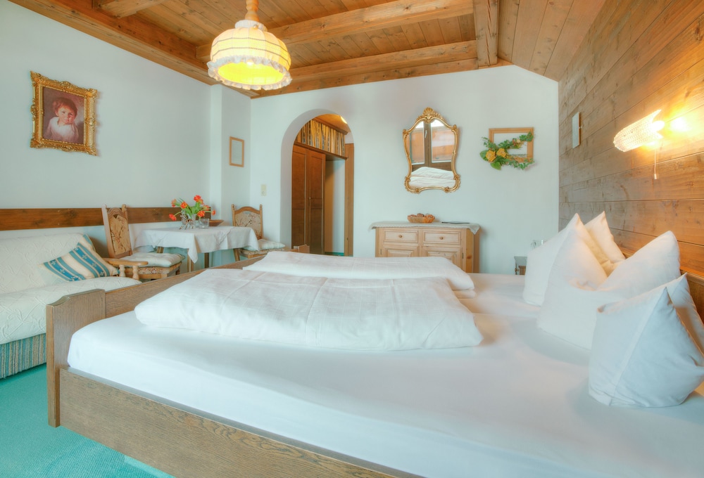 Premium Room, 1 Double Bed with Sofa bed, Balcony, Lake View photo 1
