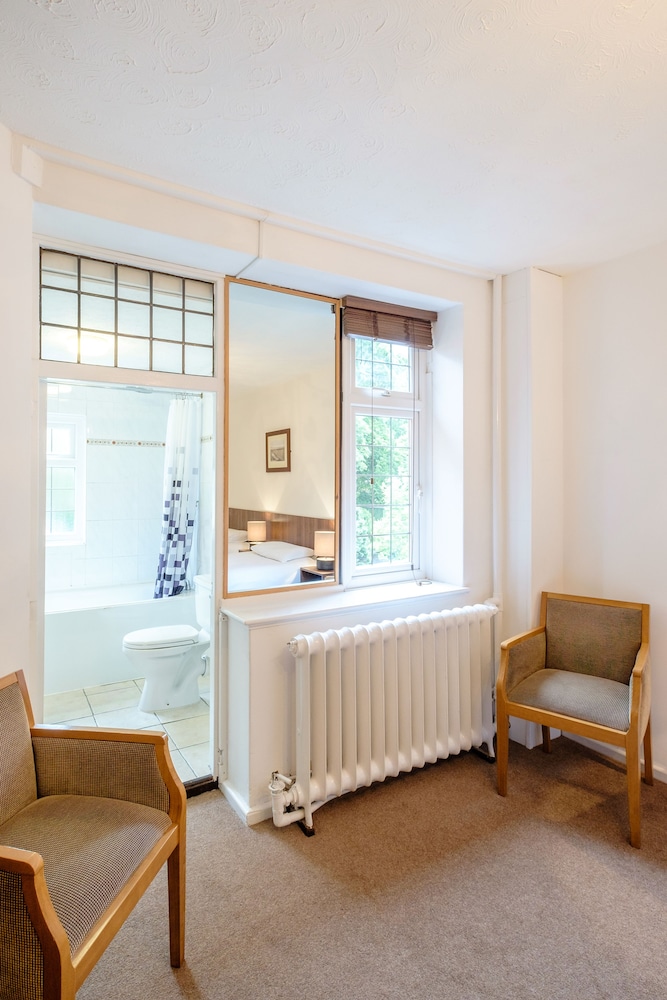 Standard Twin Room, Ensuite photo 3
