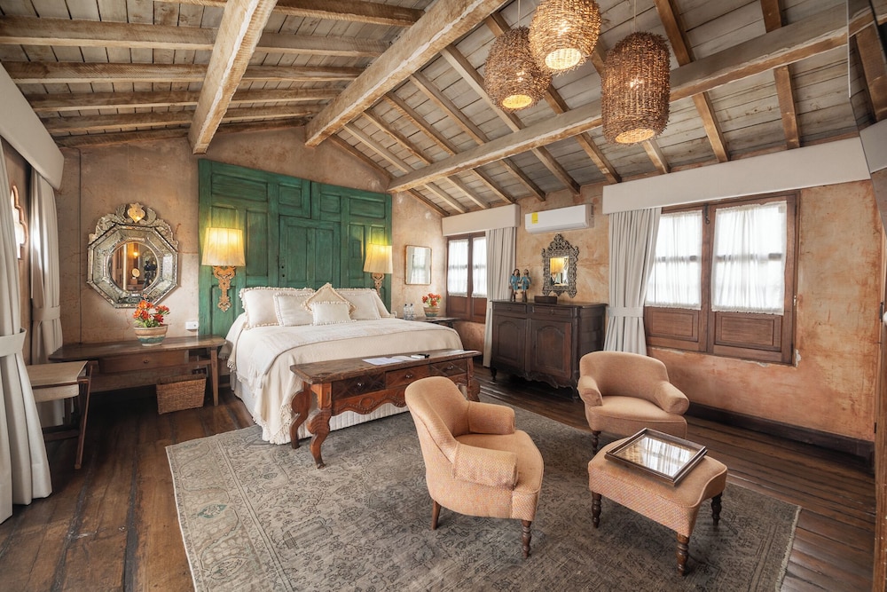Suite, 1 King Bed, Fireplace, Mountain View