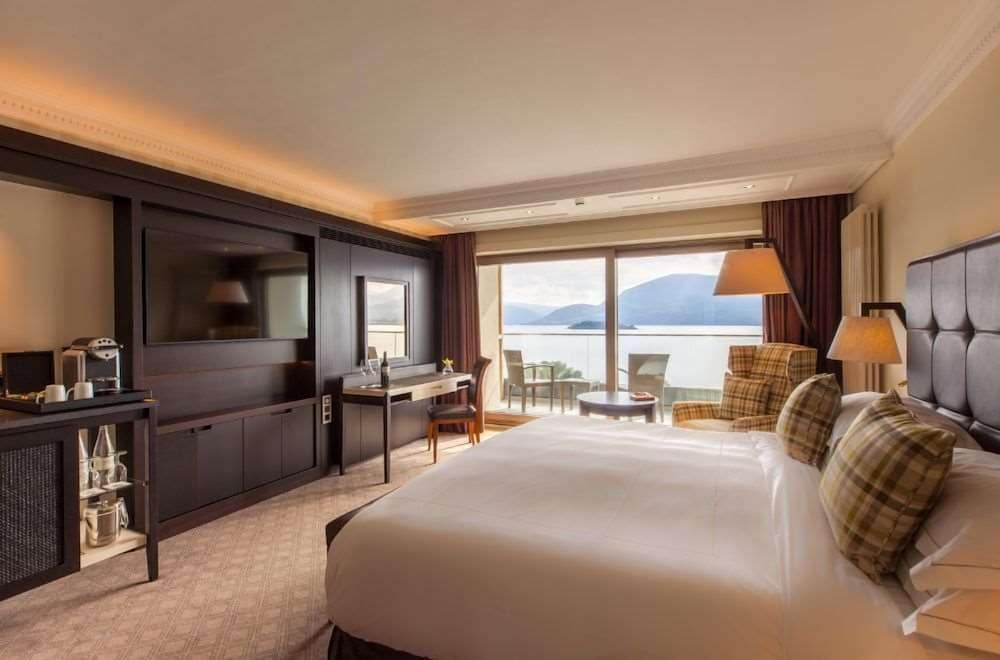 Deluxe Lakeview King Room