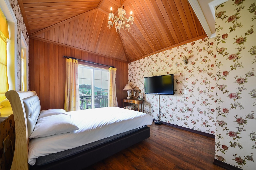 Basic Room, 1 Bedroom (Romantic ( F2 )) photo 1