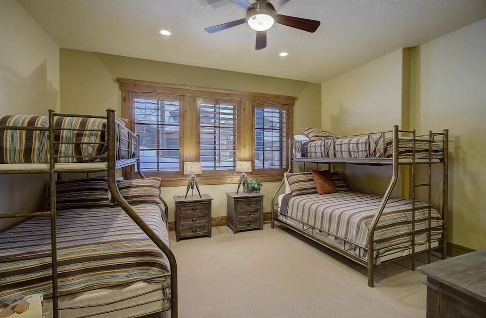 House (4 Bedrooms)