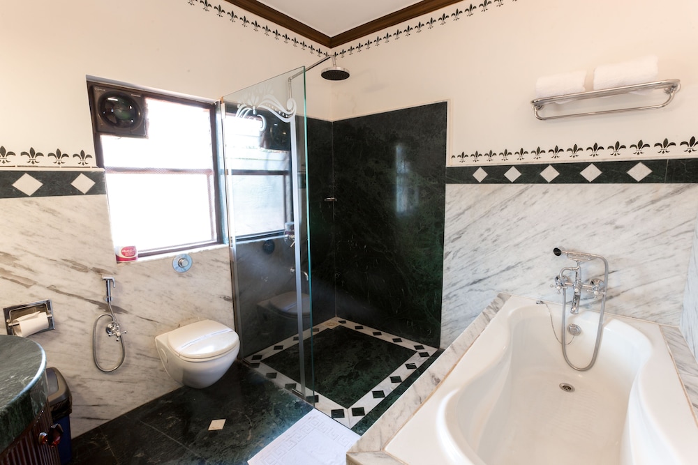 Luxury Suite - Photo 3