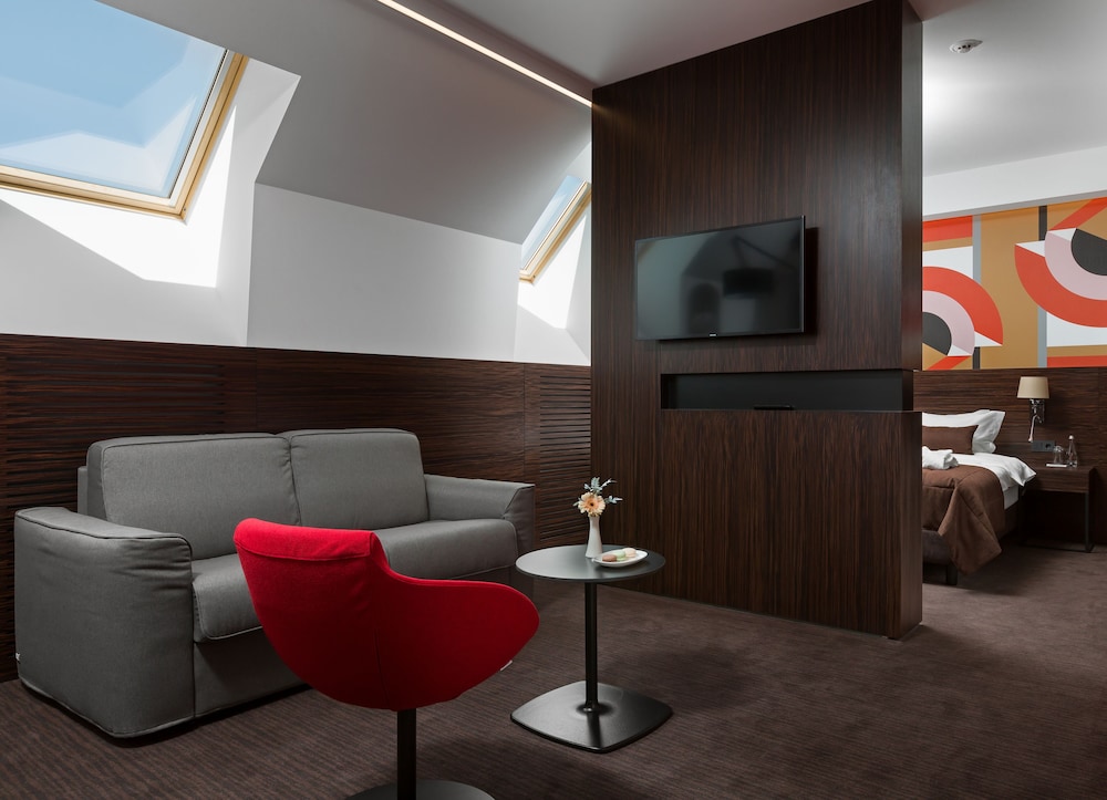 Junior Suite, 1 King Bed photo 3