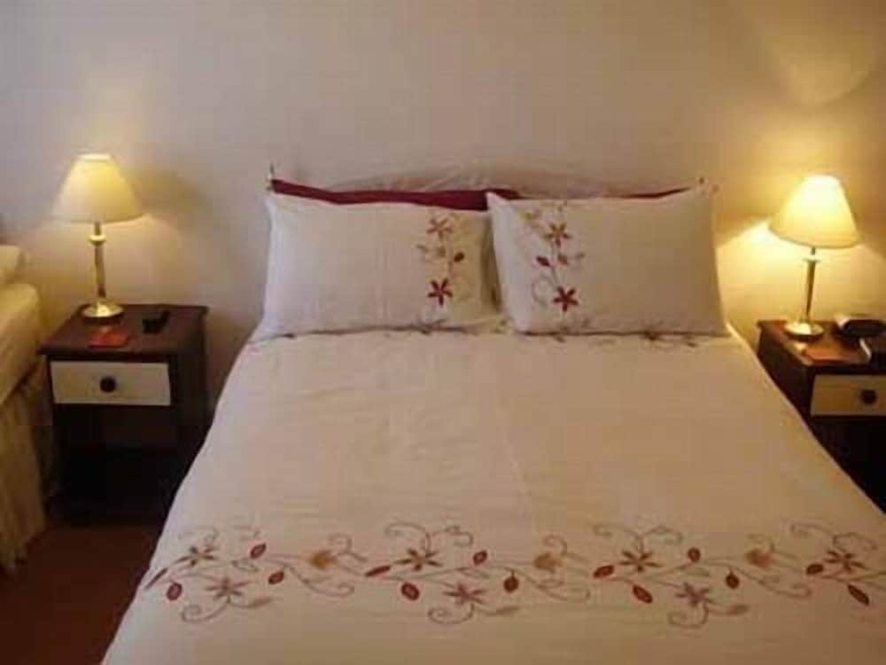 Suite, Ensuite (2 Adults & 1 Child) photo 2