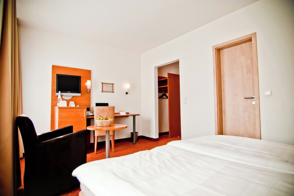 Room for 4, 2 connected rooms, 40 sqm, 2 bathrooms, nonsmoking - Photo 2