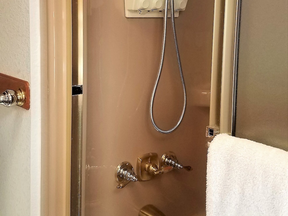 Standard Double Room, Private Bathroom (Billy The Kid) photo 3