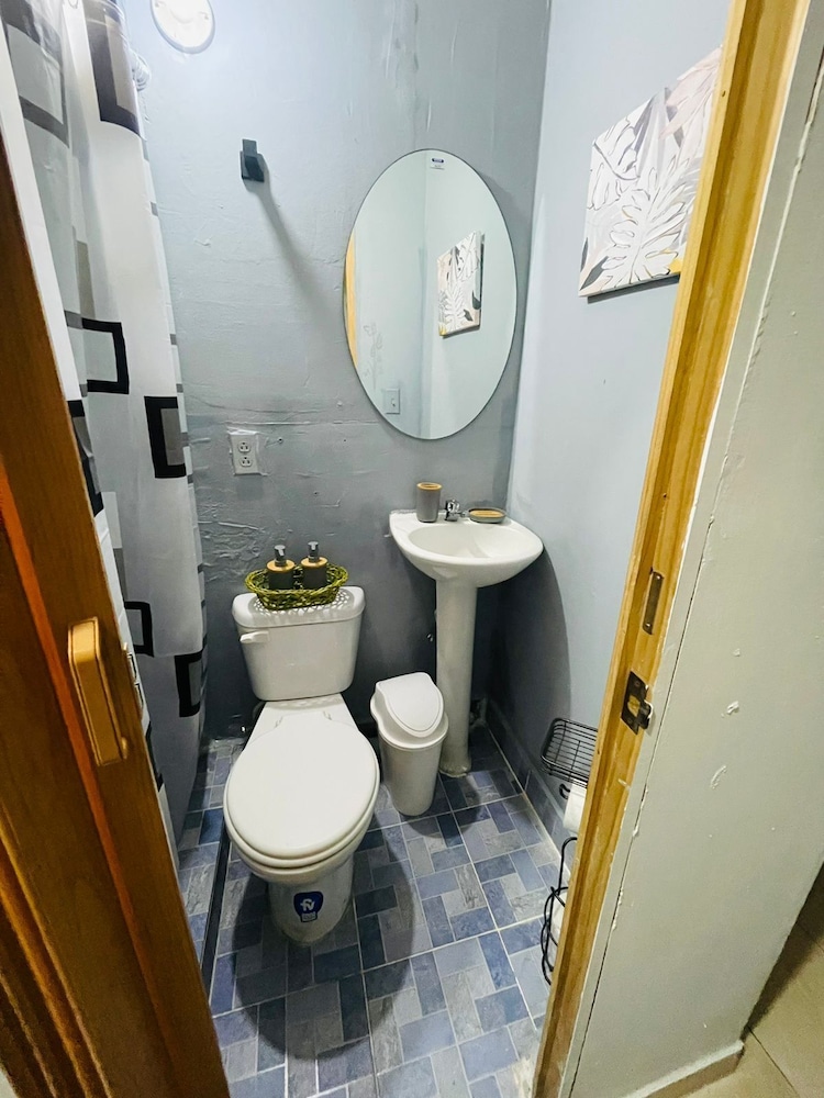 Basic Cabin, 1 Queen Bed, Microwave, Courtyard View photo 3
