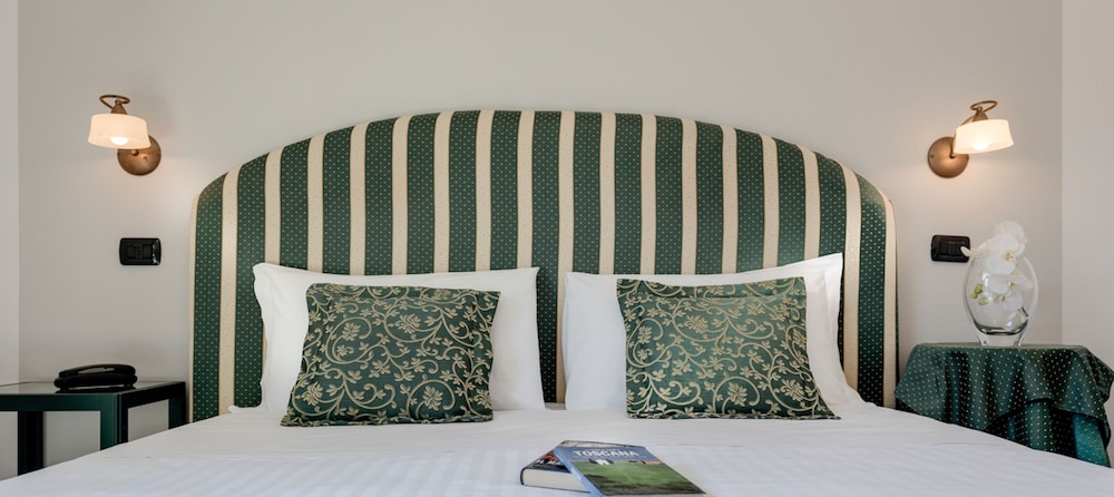 Superior Double Room Single Use photo 3