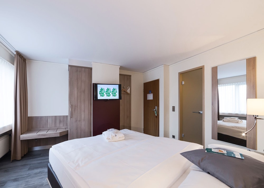 Business Double Room Single Use photo 3
