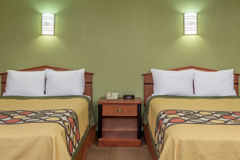 Suite, 2 Double Beds, Jetted Tub photo 3
