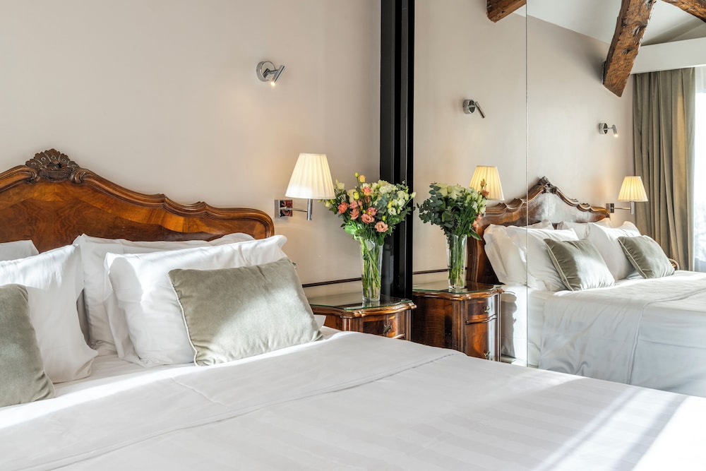 Deluxe Double Room, Terrace, Canal View photo 2