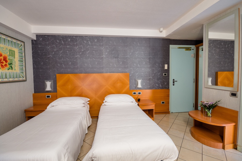 Classic Double or Twin Room, 1 Bedroom - Photo 10