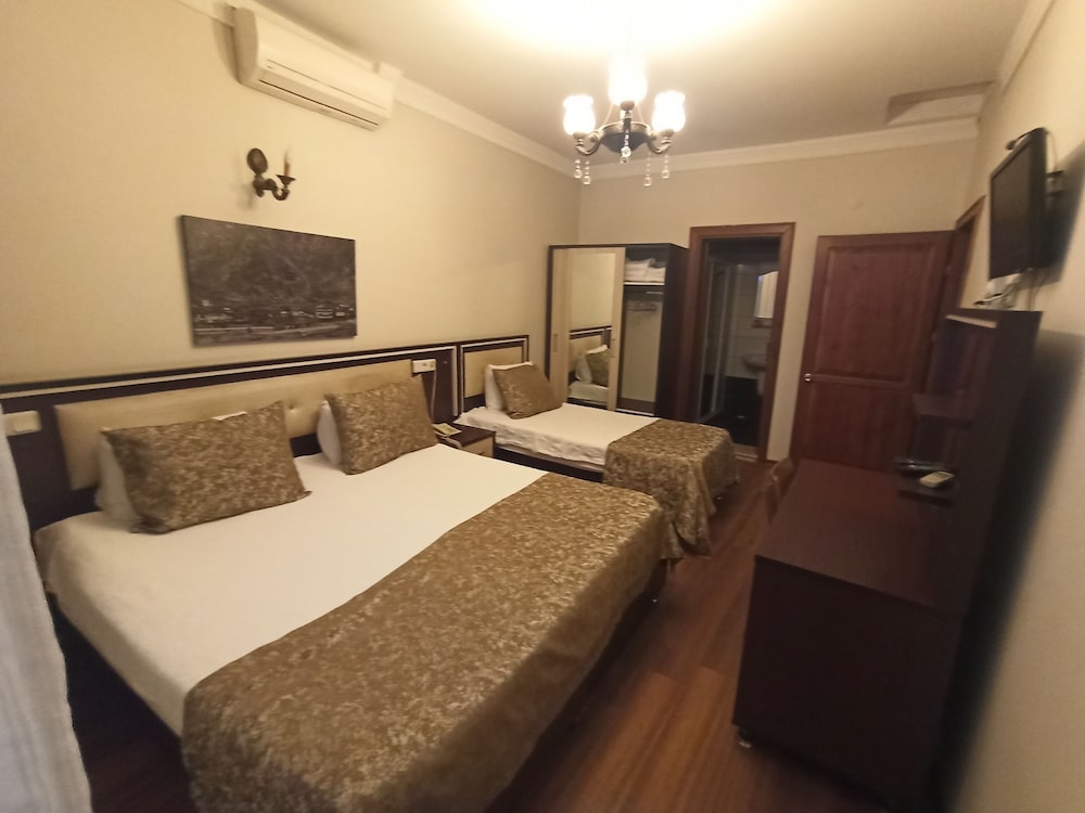 TRIPLE ROOM WITH MOUNTAIN VIEW photo 1