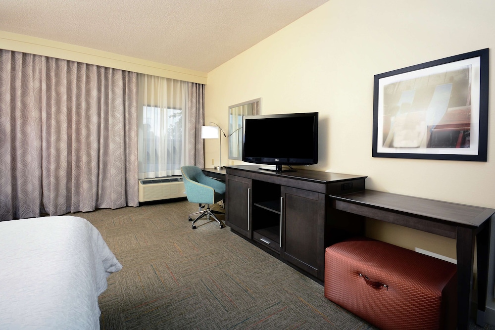 Standard Room, 1 King Bed, Non Smoking photo 2