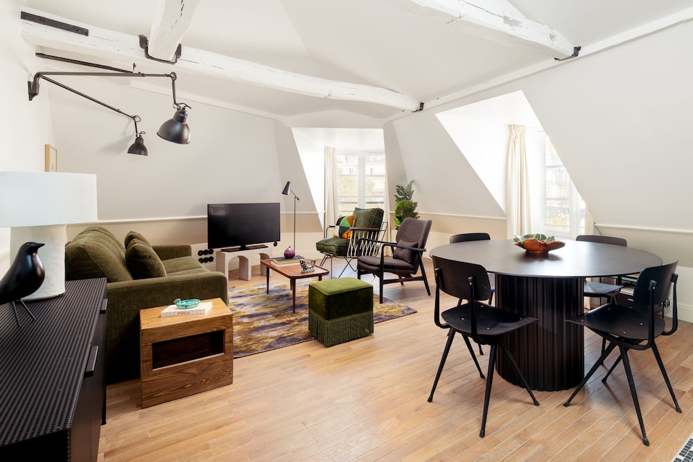 2-BR Loft Apartment with View photo 2