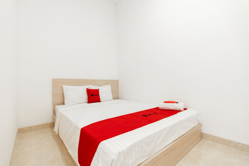 Double Room (Reddoorz) - Photo 1