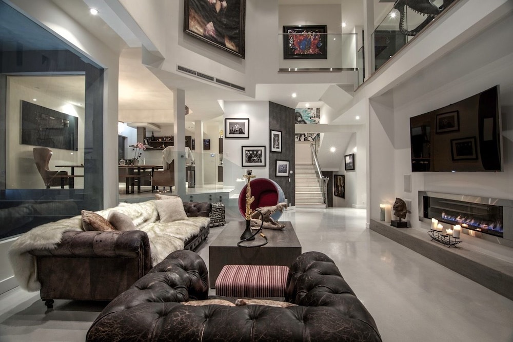 Luxury House, 5 Bedrooms photo 1