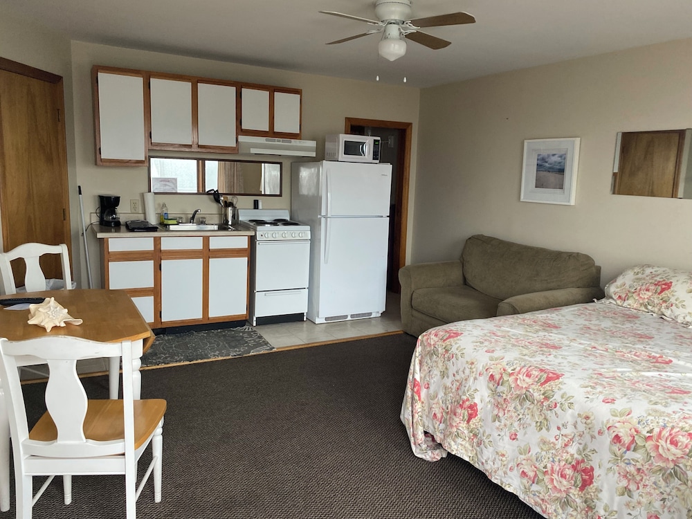 Studio Suite, 1 Bedroom, Kitchen, Ocean View photo 1