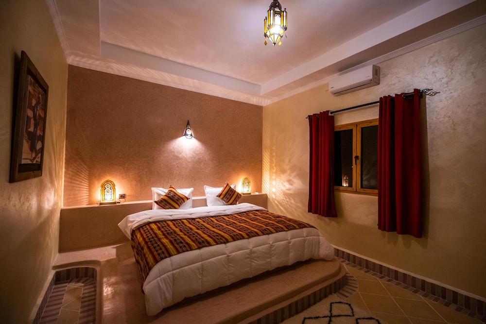 Deluxe Double Room - Photo 13