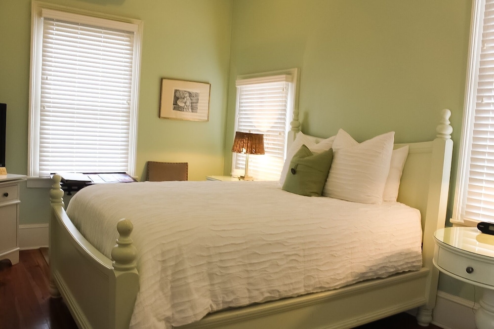 Classic Room, 1 Queen Bed (Luxury Room 2 (David)) photo 3