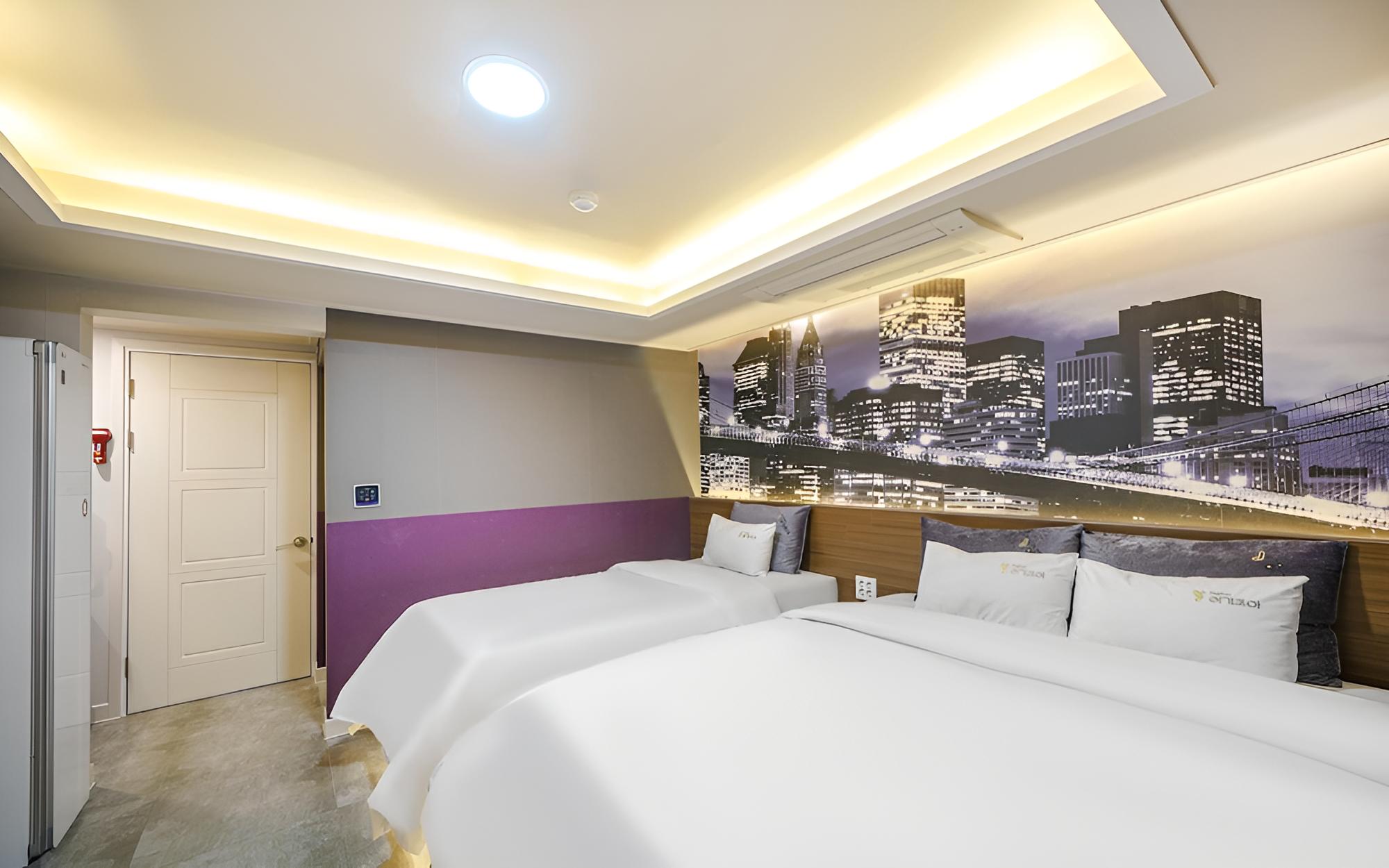 Room (Suite (with styler twin Netflix avail) - Photo 5