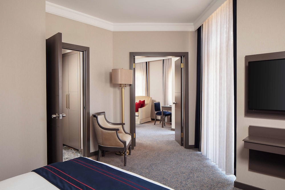 Corner Suite, 1 Double Bed with Sofa bed photo 1