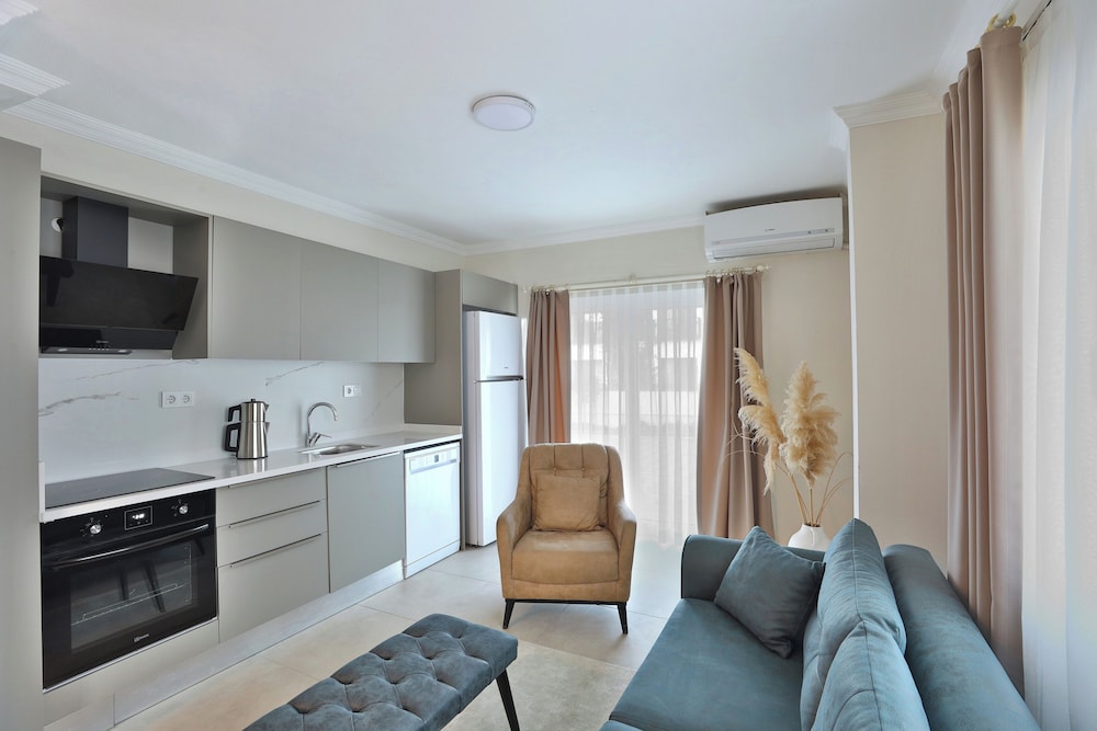 Deluxe Condo, 2 Bedrooms, Kitchen photo 1