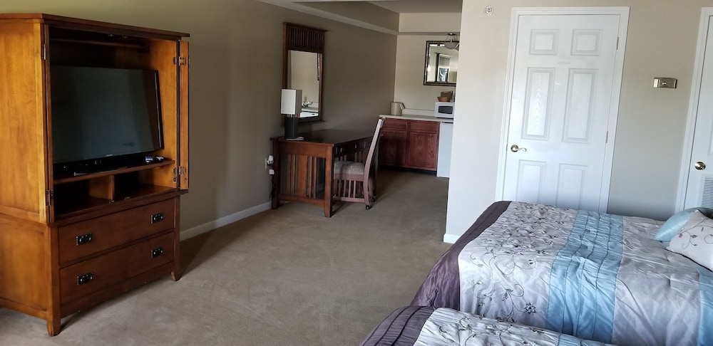 Deluxe Room, 2 Queen Beds, Non Smoking, Patio photo 2
