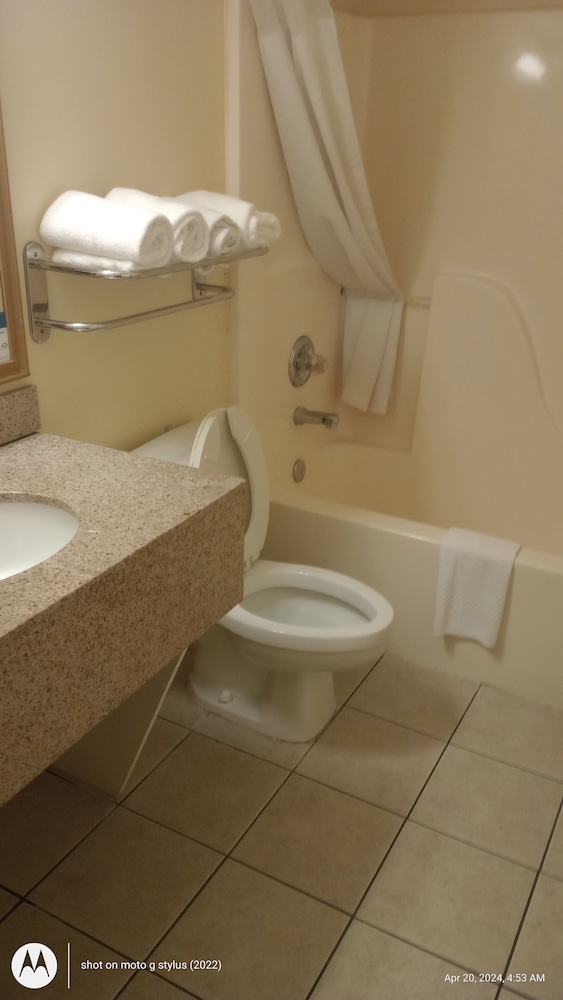 Standard Room, 1 King Bed, Non Smoking - Photo 6