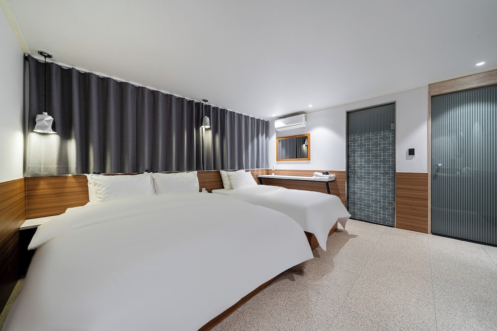 Premium Twin Room