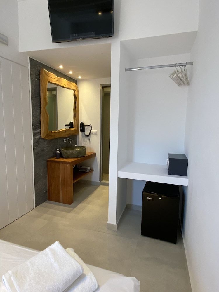 Basic Double Room photo 3