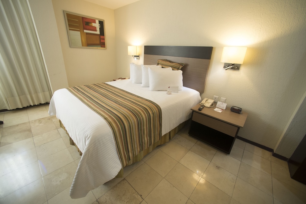 Room, 1 Queen Bed, Non Smoking - Photo 3